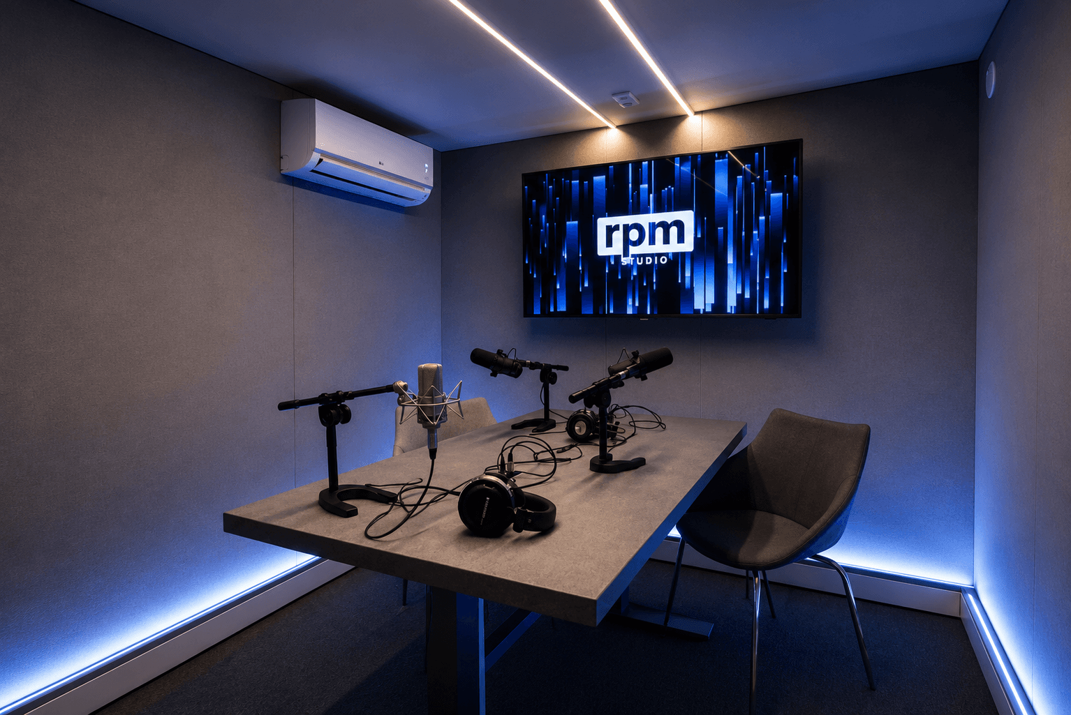 wnętrze studia podcastowego
